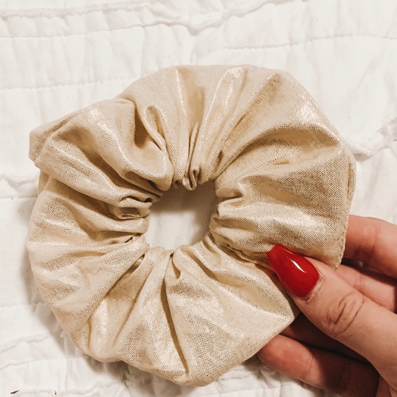 May Flowers Scrunchie Collection 4 Pack - Picture 5 of 5